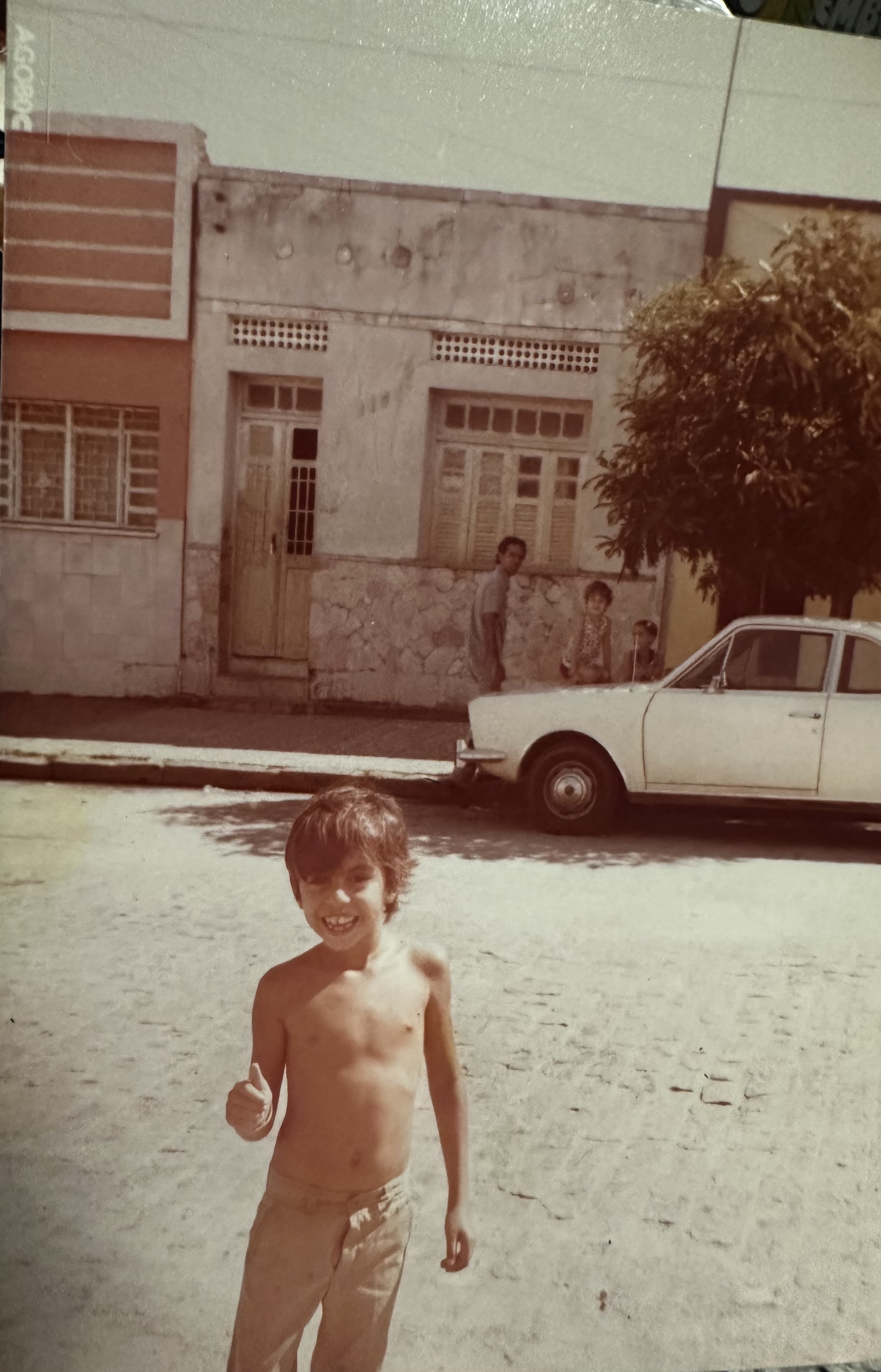 Saulo, Moelze, Claudinho e Jercirinha na rua Manoel Lourenço